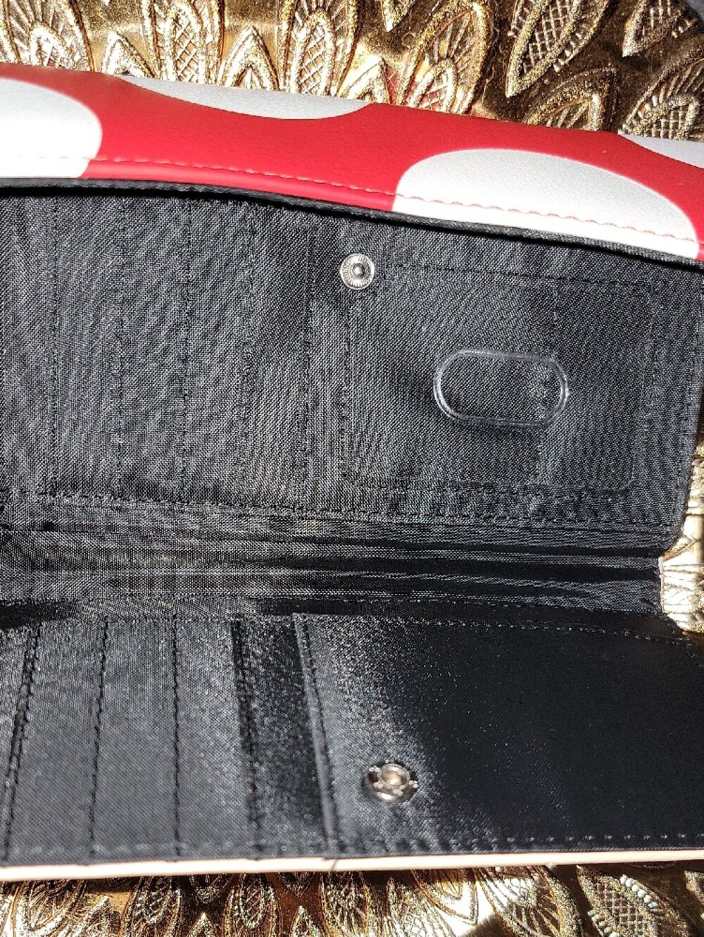 Red Mushroom Clutch Wallet with Beige Face - Picture 4 of 10